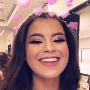 Meet your Posher, Larissa